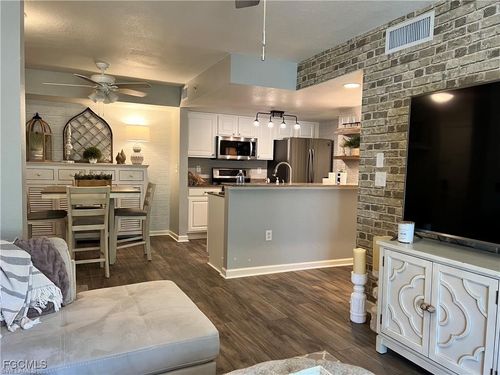 apt-707-4105 Residence Dr, FORT MYERS, FL, 33901-9213 | Card Image