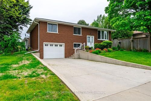 389 Hawkridge Ave, Hamilton, ON, L9C5Z6 | Card Image