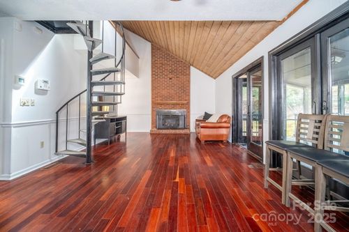 6199 Timberlane Ter, Hickory, NC, 28601-9498 | Card Image