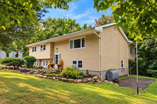 30 Laura Rd, Monroe, NY, 10950-5207 | Card Image