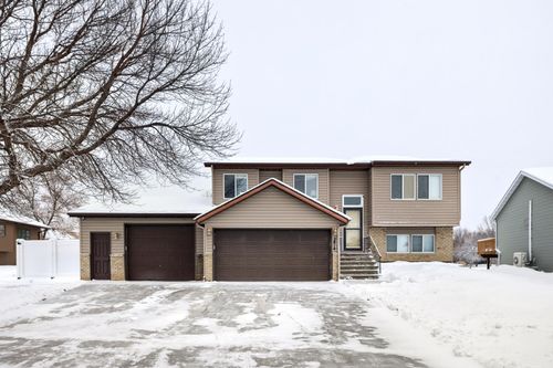 2814 Village Green Dr, Moorhead, MN, 56560-5332 | Card Image