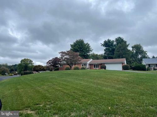 9305 Oyer Ct, WAYNESBORO, PA, 17268-9202 | Card Image