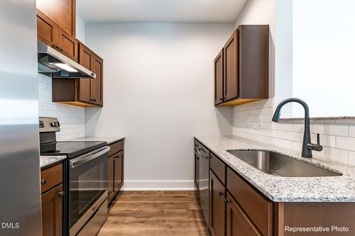 202-641 N Oneil St, Clayton, NC, 27520-1832 | Card Image