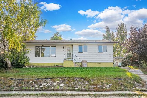 308 3rd Ave, Young, SK, S0K4T1 | Card Image