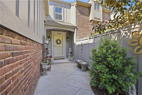 4306 W 111th Ter, Leawood, KS, 66211-1702 | Card Image