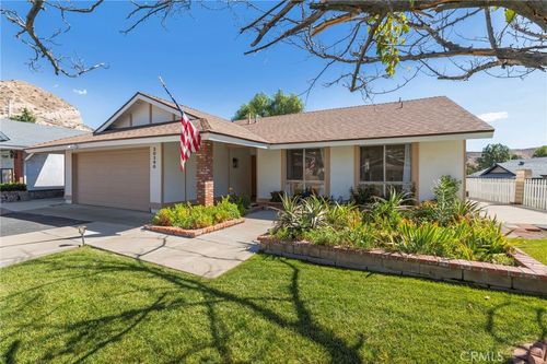 30390 Honeysuckle Hill Dr, Canyon Country, CA, 91387-1524 | Card Image