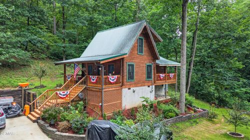 2104 Reid Ln, Sevierville, TN, 37876-4103 | Card Image