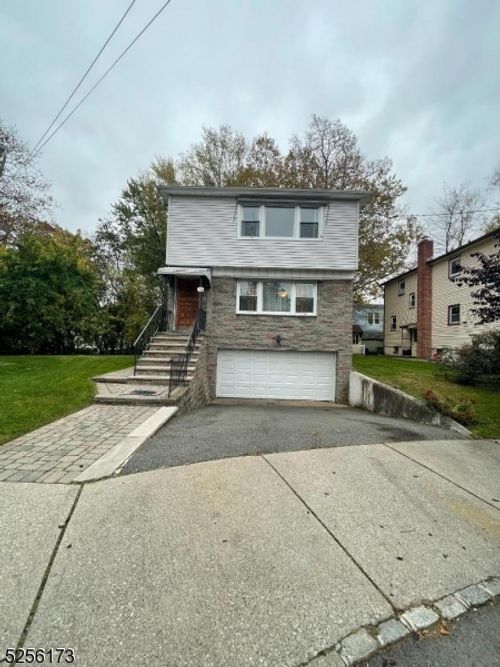 1-16 Gifford Ct, Maplewood, NJ, 07040-3001 | Card Image