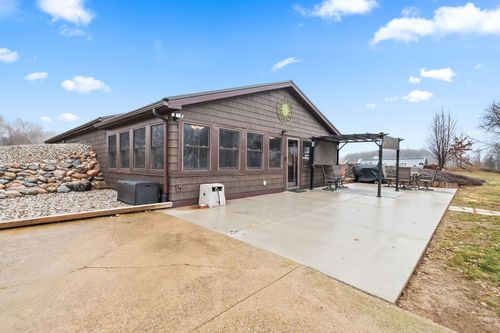 3250 W Hastings Lake Rd, Jonesville, MI, 49250-9646 | Card Image