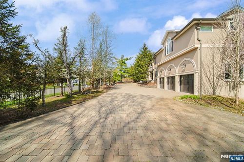 74 Sherwood Rd, Norwood, NJ, 07648-2320 | Card Image