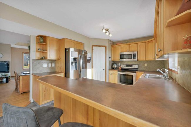155 Inkster Close, Home with 3 bedrooms, 3 bathrooms and 2 parking in Red Deer AB | Image 6