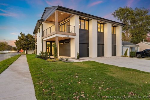 203 E 45th Ct, Tulsa, OK, 74105-4401 | Card Image