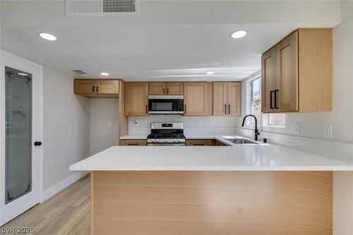 5682 Coaldale Pl, Las Vegas, NV, 89110-3803 | Card Image