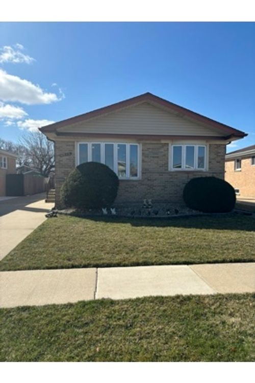 3820 Emerson Dr, Schiller Park, IL, 60176-2409 | Card Image