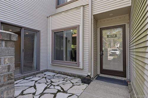 20718 Taft Rd, Northville, MI, 48167-2839 | Card Image