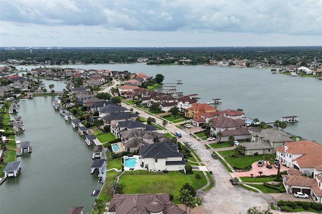 10, 000 sq ft cul de sac lot with immediate water access to Clear Lake and Galveston Bay! | Image 26