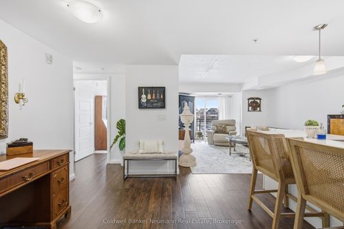 302-17 Kay Cres, Guelph, ON, N1L0P1 | Card Image