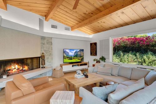 705 Valley Dr, Vista, CA, 92084-6440 | Card Image