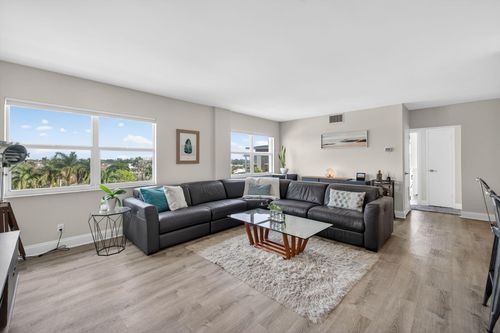 609-2555 Ne 11th St, Fort Lauderdale, FL, 33304-3215 | Card Image