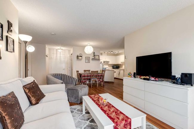 415 - 5000 Somervale Crt Sw, Condo with 2 bedrooms, 1 bathrooms and null parking in Calgary AB | Image 4