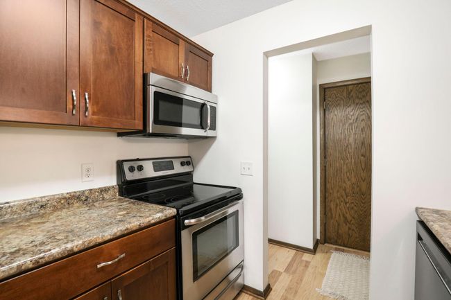 APT-208 - 205 Barry Ave S, Condo with 1 bedrooms, 1 bathrooms and null parking in Wayzata MN | Image 10