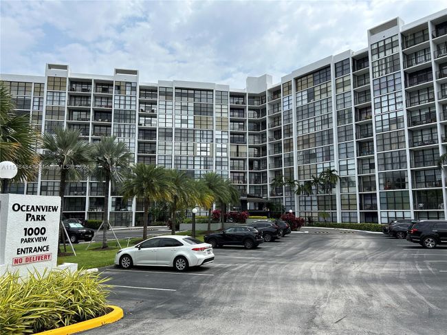 909 - 1000 Parkview Dr, Condo with 3 bedrooms, 2 bathrooms and null parking in Hallandale Beach FL | Image 23