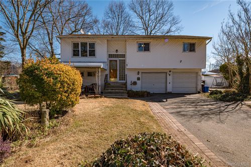 57 Rockland Avenue, Babylon, NY, 11704 | Card Image