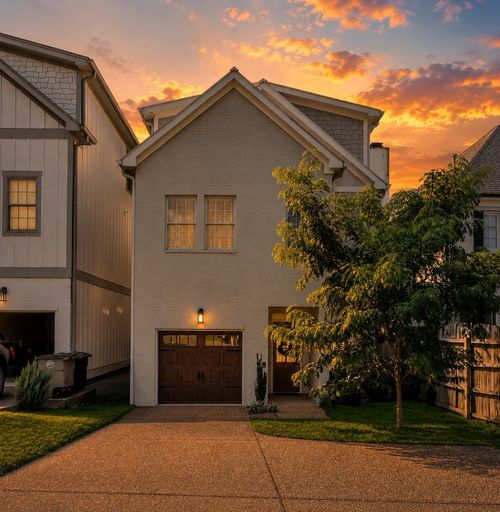 c-120C Lincoln Ct, Nashville, TN, 37205-3732 | Card Image