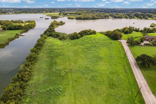 19511 Old Galveston Rd, Webster, TX, 77598-5517 | Card Image