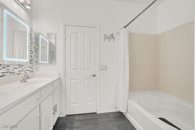 Primary Bathroom | Image 22
