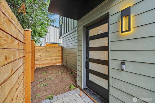 b-9014 4th Ave Nw, Seattle, WA, 98117-2111 | Card Image