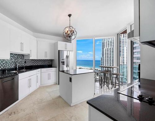 apt-1901-300 S Pointe Dr, Miami Beach, FL, 33139-7308 | Card Image