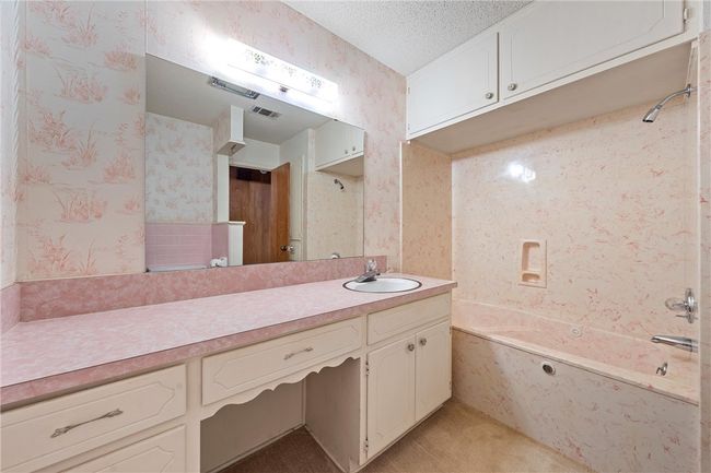 524 E Avenue D, House other with 4 bedrooms, 4 bathrooms and 2 parking in Rosebud TX | Image 7