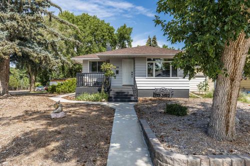 206 7 St Se, Medicine Hat, AB, T1A1J6 | Card Image