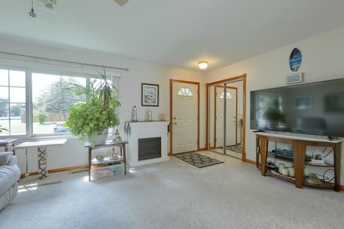 48418 Carmine Ct, Chesterfield, MI, 48051-2900 | Card Image