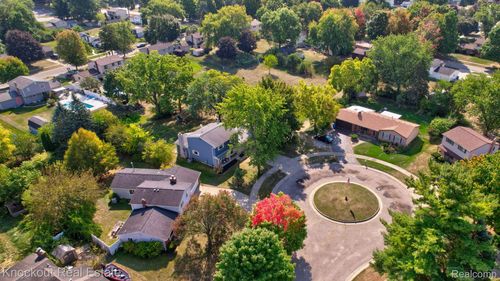 6157 Barker Cir, Waterford Twp, MI, 48329-3115 | Card Image