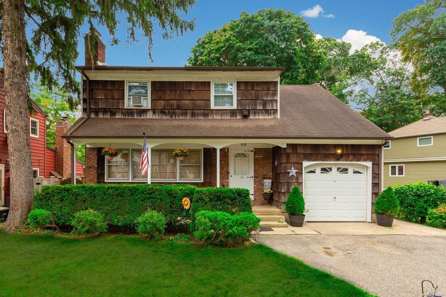 Pearwood Dr, Huntington Station, NY 11746