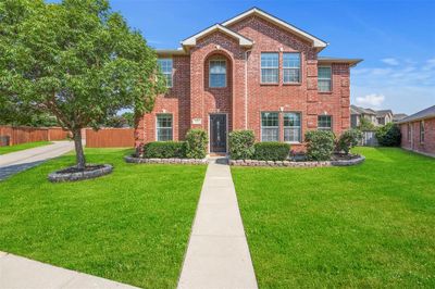 View of front of house with a front yard | Image 3