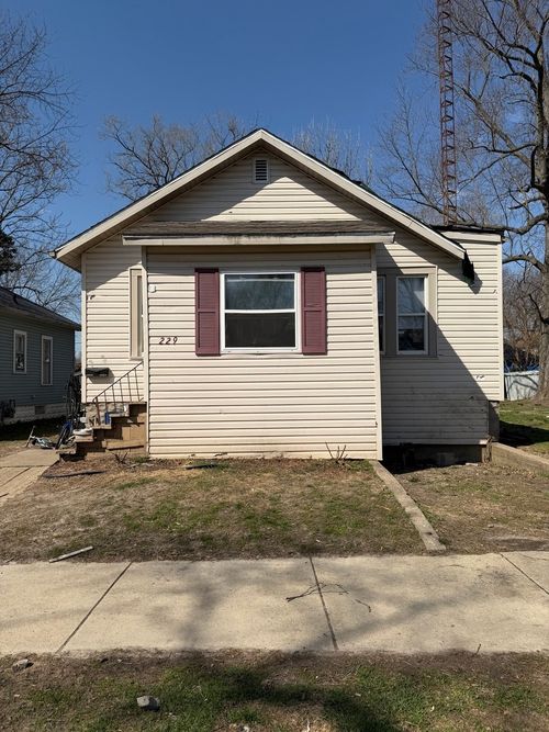229 N 6th Ave, Kankakee, IL, 60901-3524 | Card Image