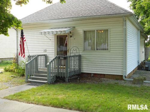 223 N Linden St, Toluca, IL, 61369-9004 | Card Image