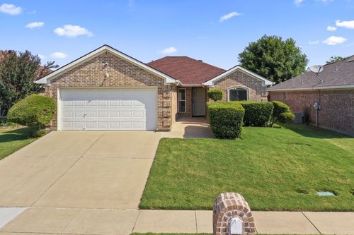 2736 Ensenada Ln, Fort Worth, TX, 76108-6911 | Card Image