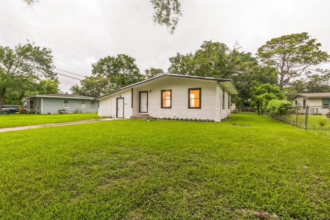 505 Winding Way St, House other with 3 bedrooms, 2 bathrooms and null parking in Lake Jackson TX | Image 5