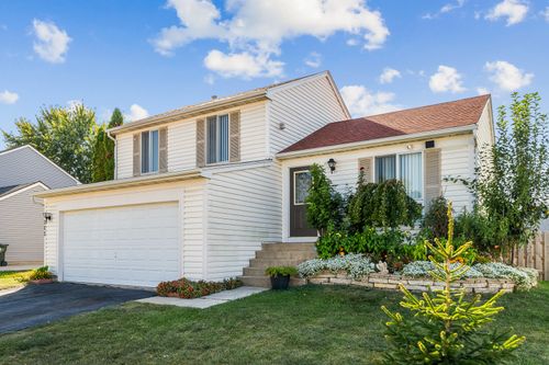 202 Parkwood Dr, Streamwood, IL, 60107-2281 | Card Image