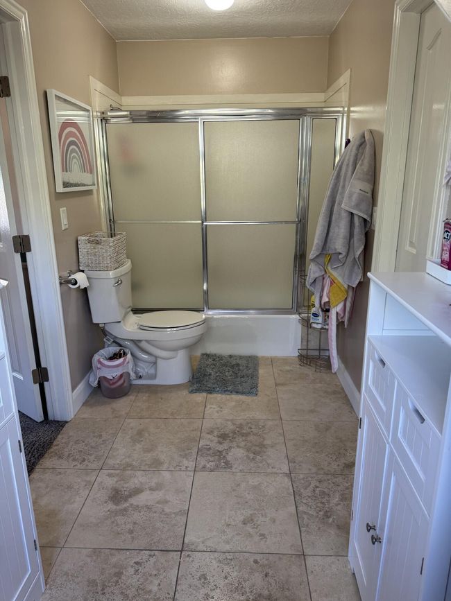 Upstairs Bathroom 1 | Image 37