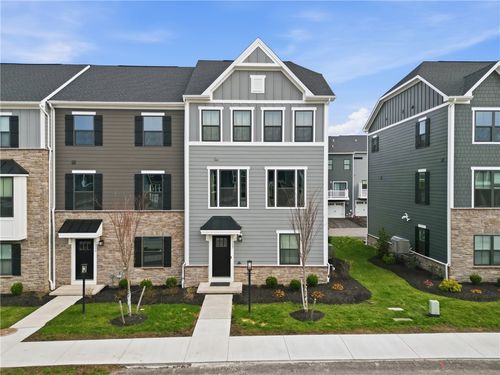 117 Mossy Oak Dr, Moon/Crescent Twp, PA, 15108 | Card Image