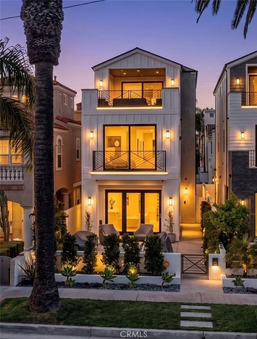 414 9th St, Huntington Beach, CA, 92648-4637 | Card Image