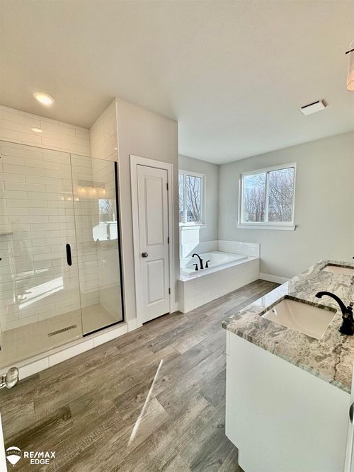 8347 Peninsula Cir, Grand Blanc, MI, 48439-7271 | Card Image