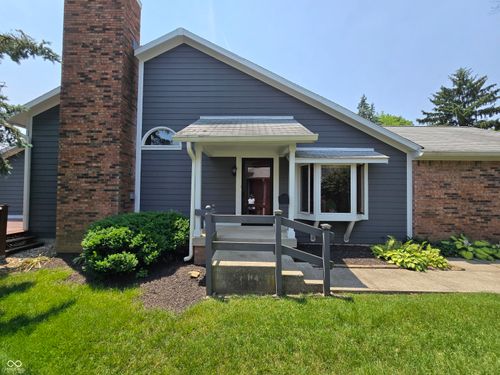 8055 Foxchase Dr, Indianapolis, IN, 46256-4810 | Card Image