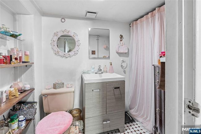 1010 Paterson Plank Rd, Home with 6 bedrooms, 3 bathrooms and null parking in North Bergen NJ | Image 5