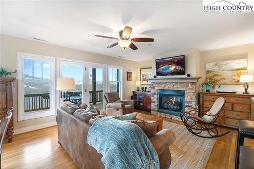 r1011-290 Indian Paintbrush Dr, Banner Elk, NC, 28604-6589 | Card Image